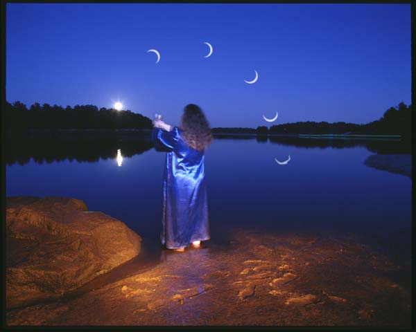 preistess juggling moons